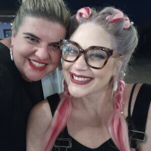 Meet your Poshers, Shannon and Morgan!